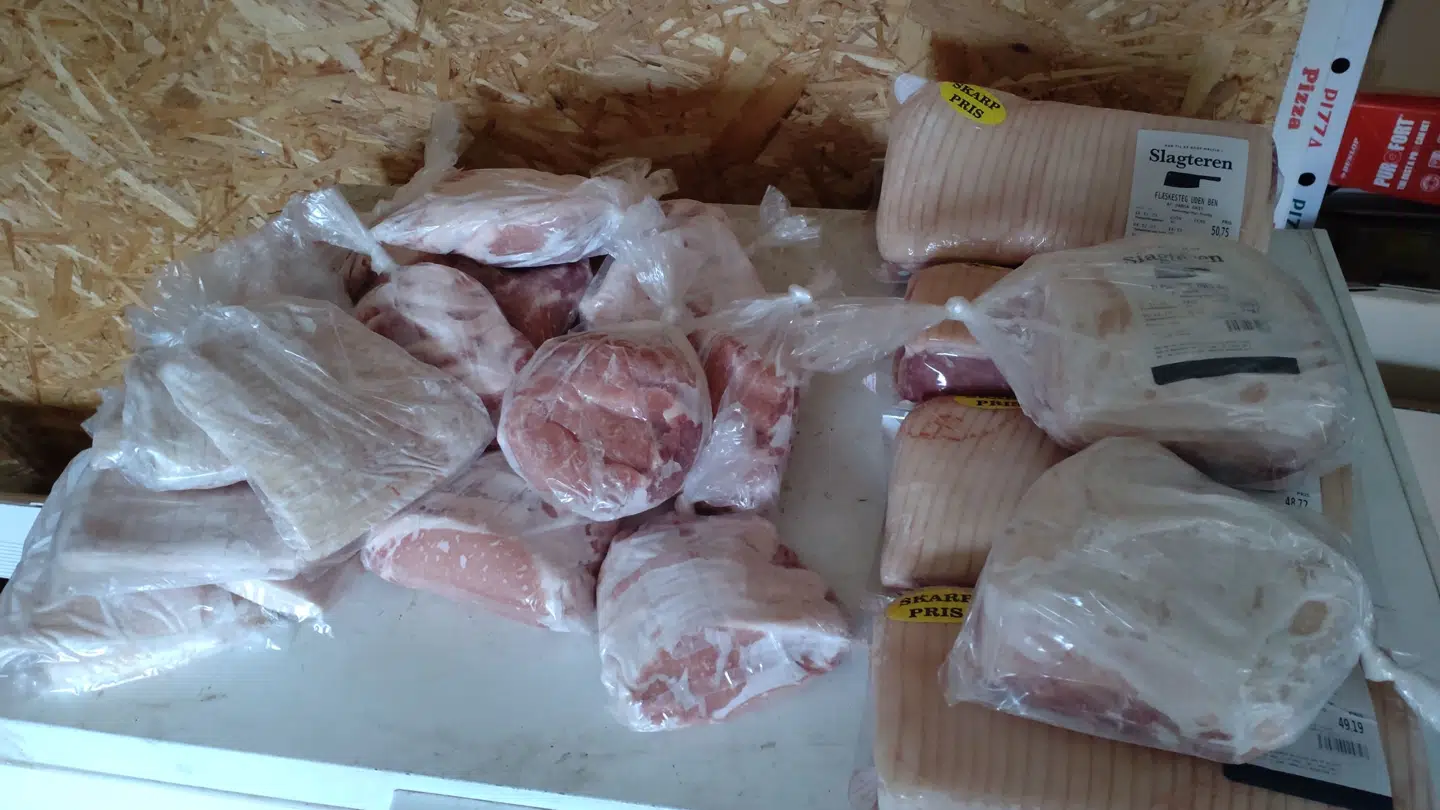 Her kan man se nogle af de 23 kilo kød, som Jannie Kruchov Sørensen købte på tibud.