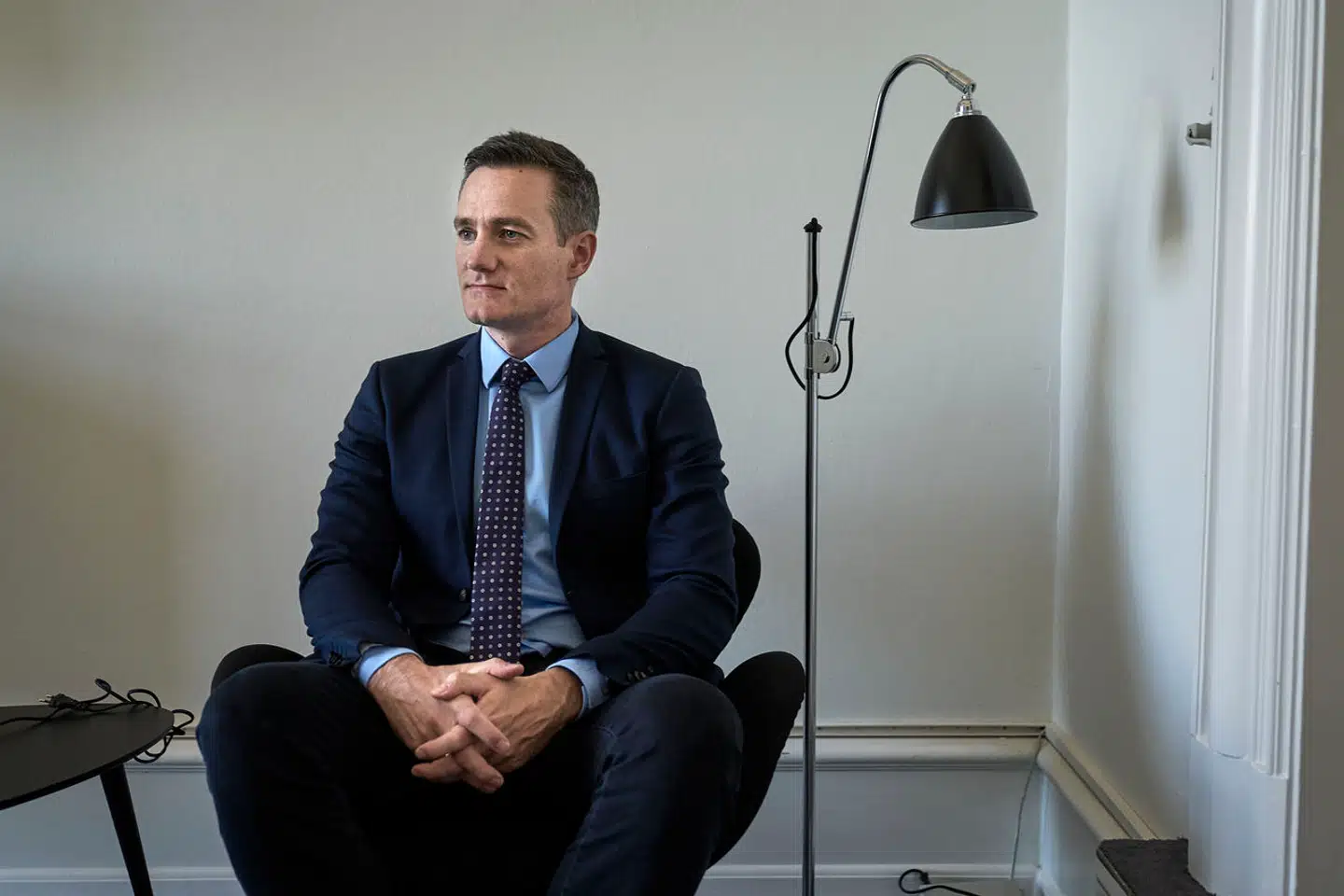 Han har tidligere kaldt topskatten ekstrem, men det var ikke svært for Rasmus Jarlov at stemme for top-topskatten. Så vigtige er de »meget rige« ikke for partiet, fremhæver han.