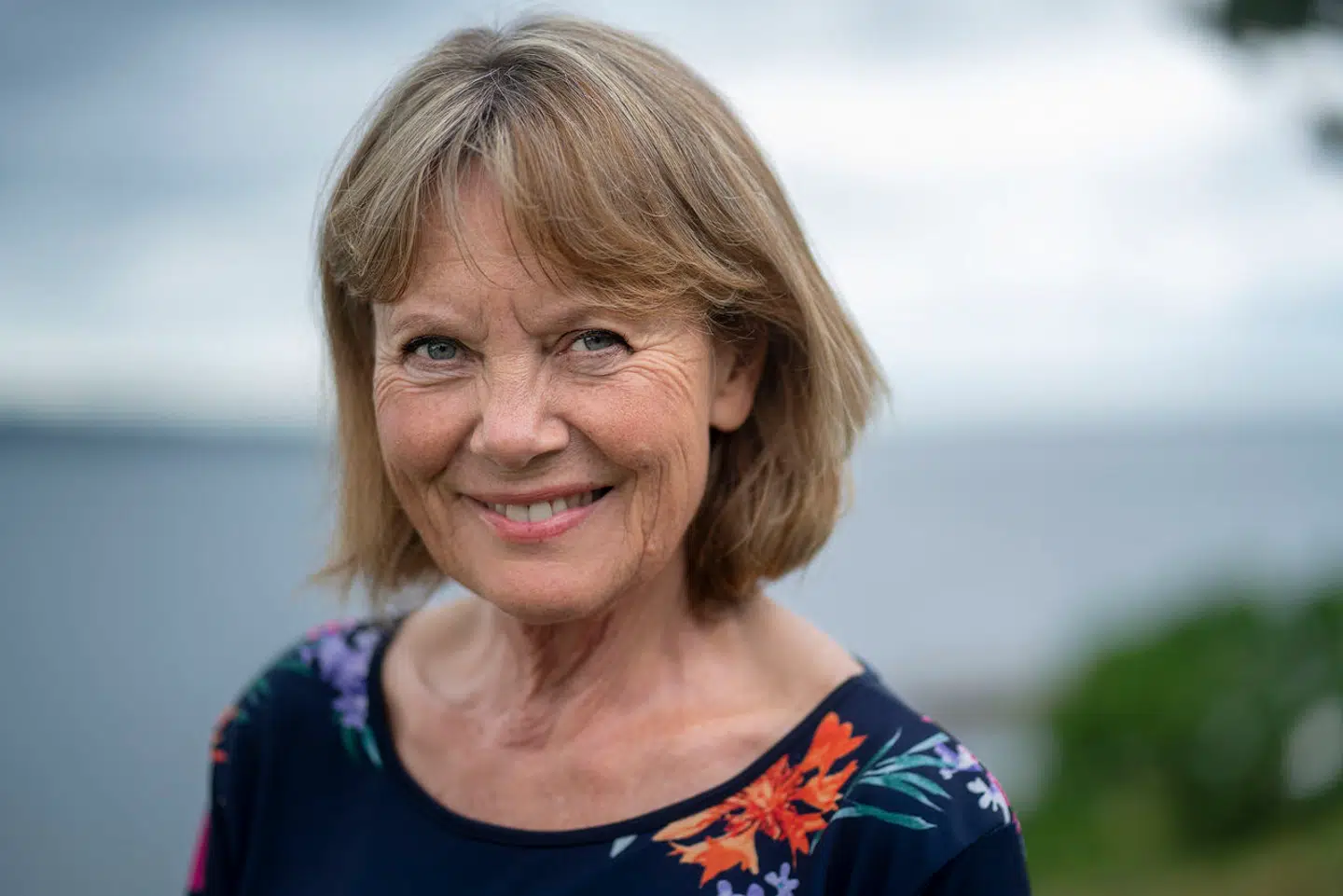 Familievejleder Lola Jensen har 39 års praktisk erfaring med at vejlede børnefamilier og er kendt fra TV 2.