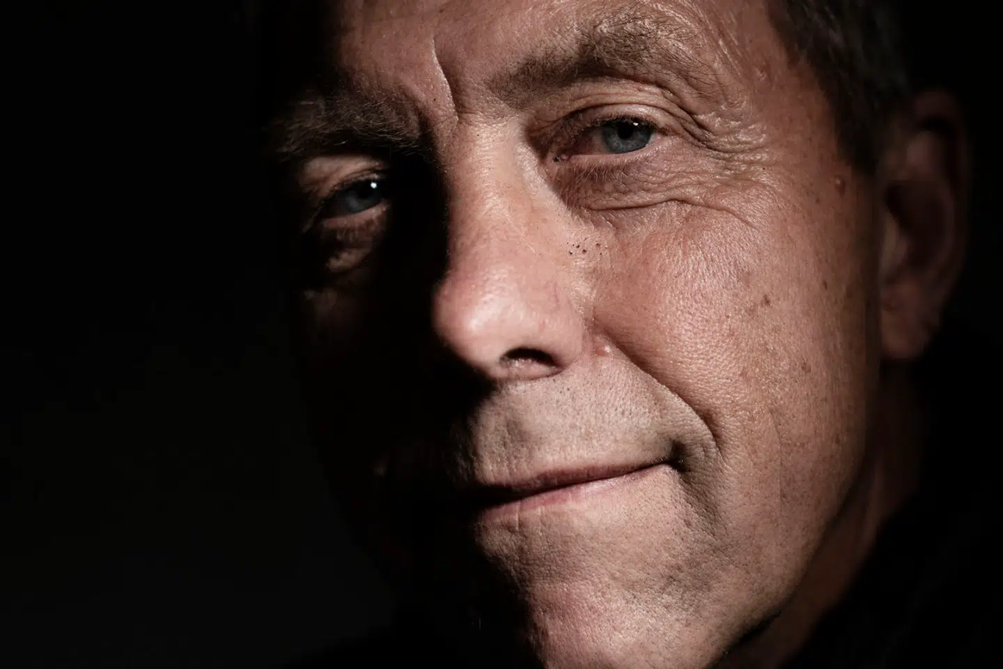 Jens Espensen er tidligere politikommissær med mange års erfaring fra det sociale boligområde i Gellerup ved Aarhus. Den tidligere politimand tror, at man kan løse problemet med kriminelle familier, men ved også, at det bliver vanvittigt dyrt.