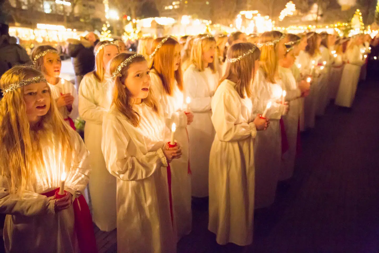 Hyggeligt ser det ud. Men det er ikke alle børn, der har lyst til at deltage i luciaoptog. Arkivfoto fra luciaoptog i Tivoli i 2014.