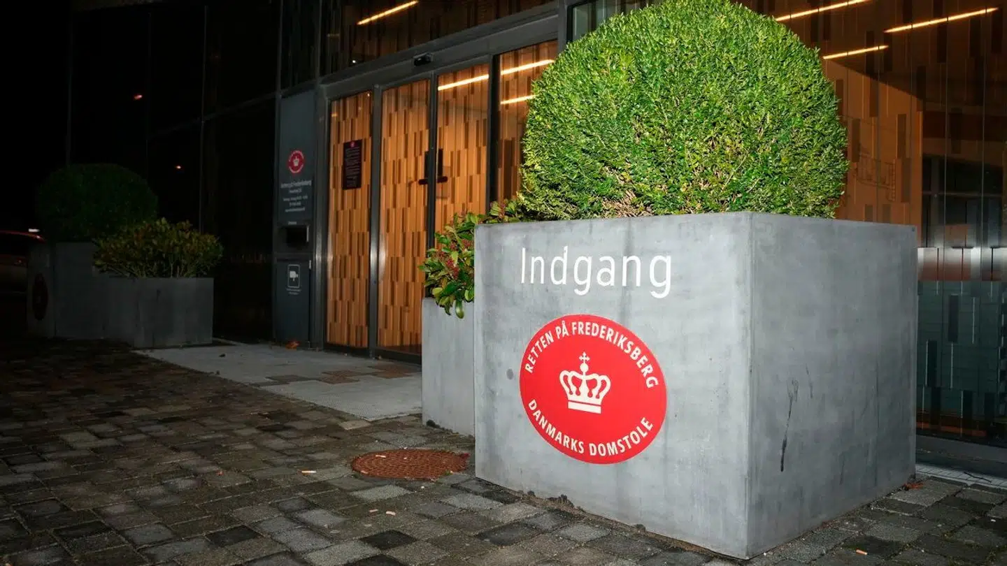 To mænd er tiltalt i en sag, der endte med at en tredje mand mistede livet, og at den ene af de tiltalte i dag er invalid. Retssagen mod de to mænd starter mandag i retten på Frederiksberg.