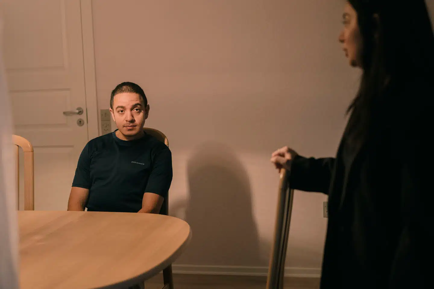 Onur er en 28-årig mand født i Danmark, som har en iq på 36 og mentalt svarer til at være fem år og ni måneder gammel. Han har fået afslag på statsborgerskab, fordi han ikke kan bestå en dansk- eller indfødsretsprøve.