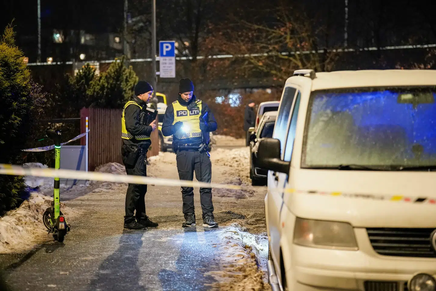 Norsk politi afspærrede et område, efter at der søndag aften havde været et skyderi i det centrale Oslo.