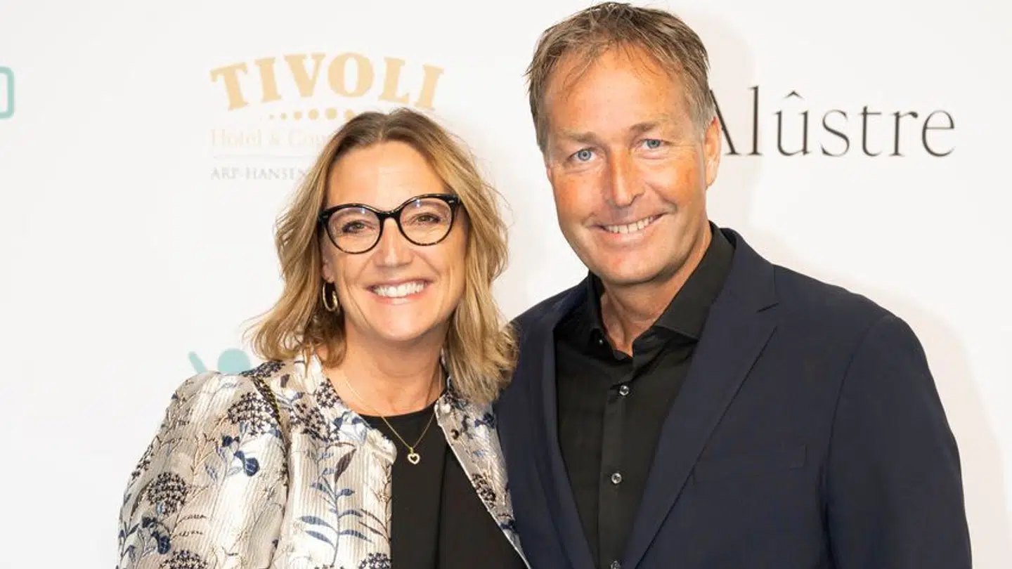 Fodboldfondens velgørenhedsgalla på Tivoli Hotel her er det: Aftenens værter: Kasper og Vibeke Hjulmand