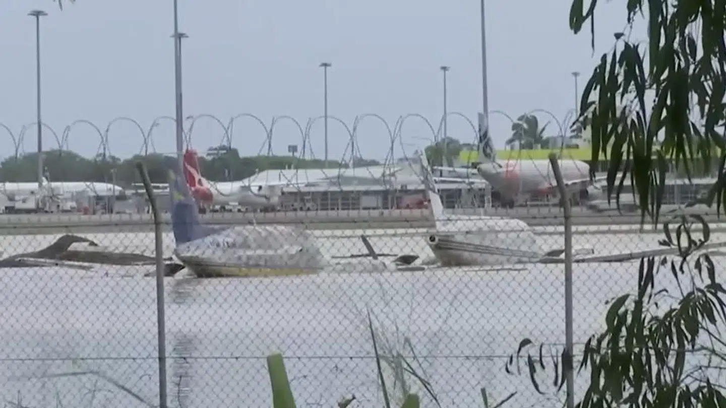 Lufthavnen i Cairns er lukket på grund af enorme vandmængder.