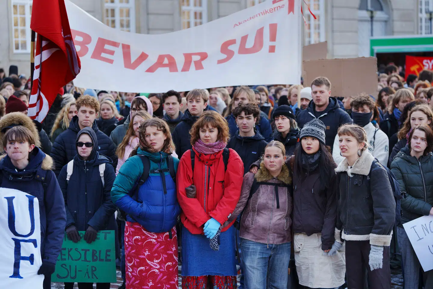 Demonstration mod SU-nedskæringer foran Christiansborg i København, tirsdag den 5. december 2023. Elever, studerende og fagforeninger demonstrerer i protest mod SU-nedskæringer. Men de protesterer over det forkerte, skriver Christoffer Zieler. Foto: Liselotte Sabroe, Scanpix.