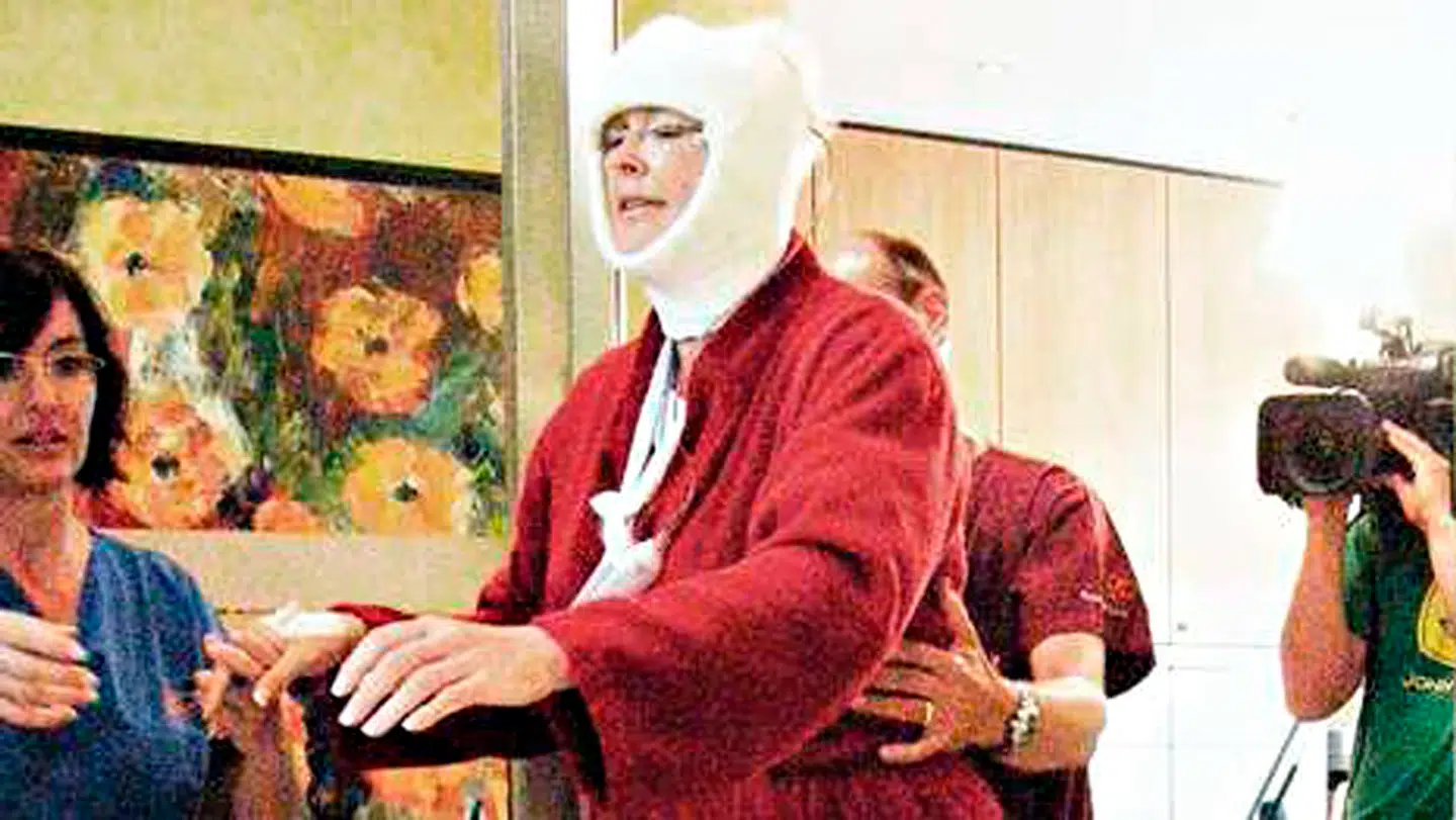 Brigitte Nielsen under kniven for rullende kameraer.