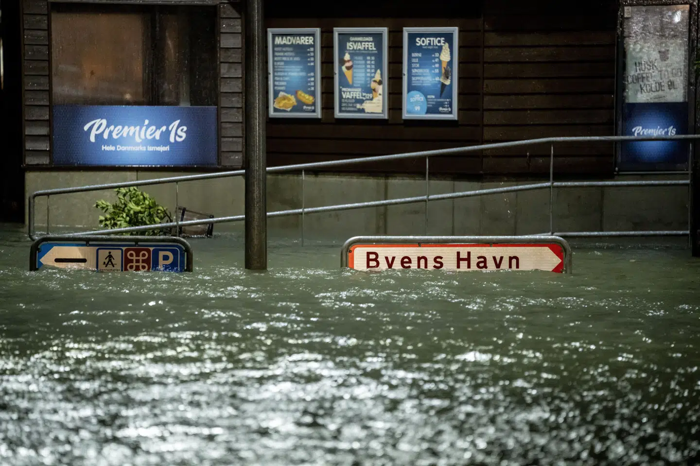 Her ses forhøjet vandstand omkring havnen i Sønderborg i oktober. (Arkivfoto).