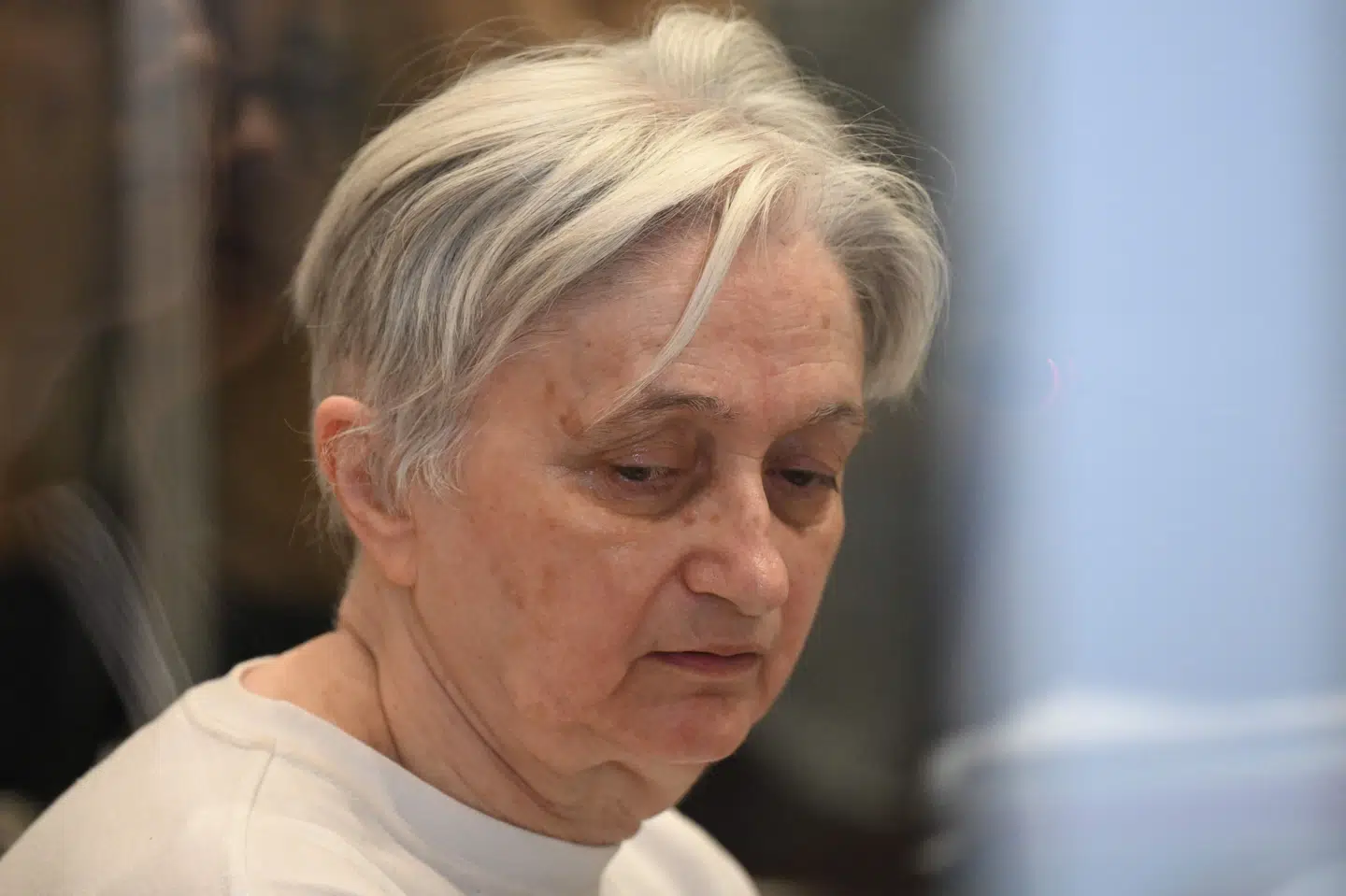 Monique Olivier, som var gift med seriemorderen Michel Fourniret, under retssagen i Paris-forstaden Nanterre. Hun er nu idømt endnu en livstidsdom oven i den, hun i forvejen afsoner.