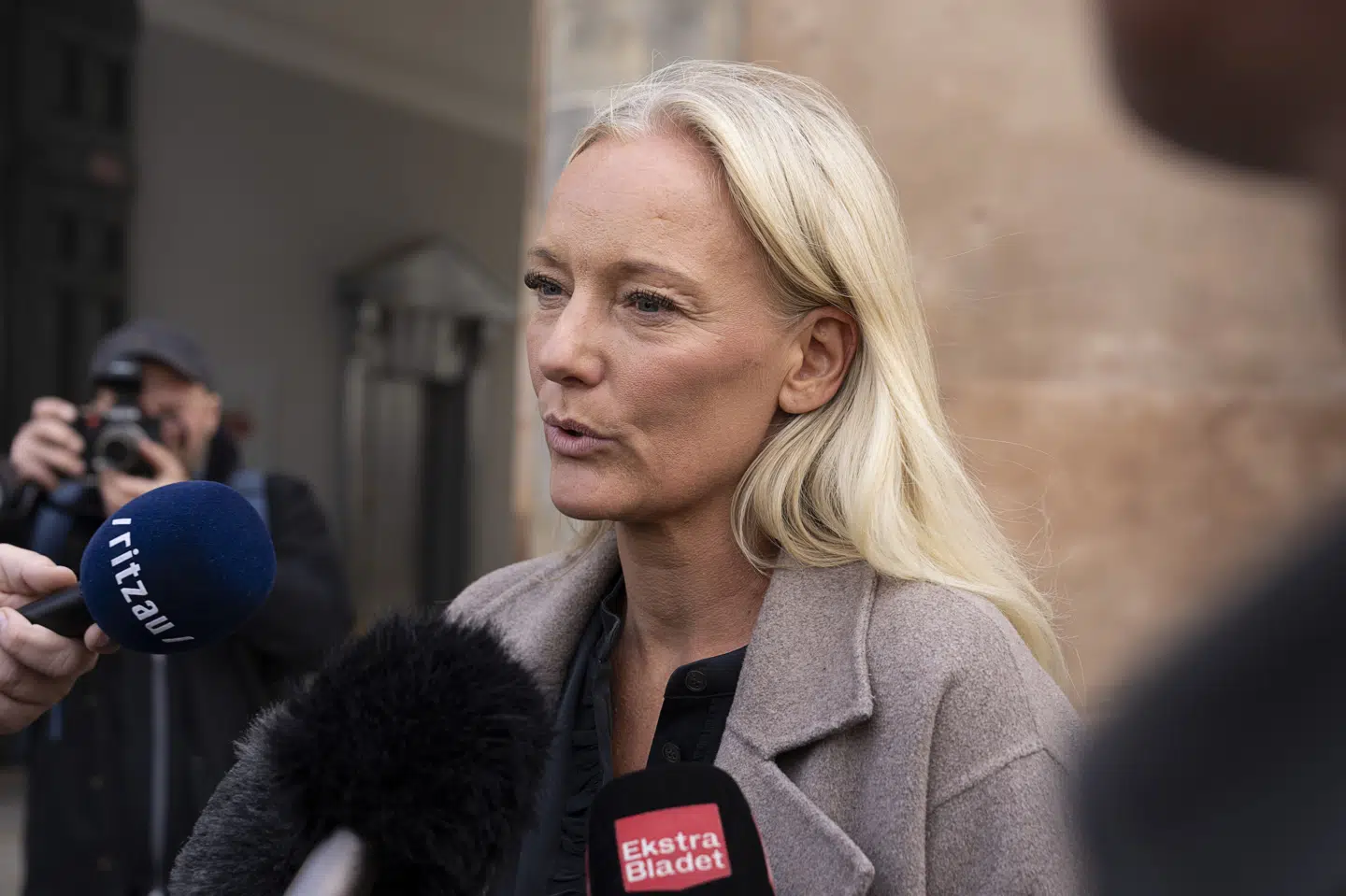 Forsvarsadvokat Luise Høj fortæller onsdag, hvordan det nu går med den 23-årige mand, som er tiltalt for skyderiet i Field's på Amager. (Arkivfoto).