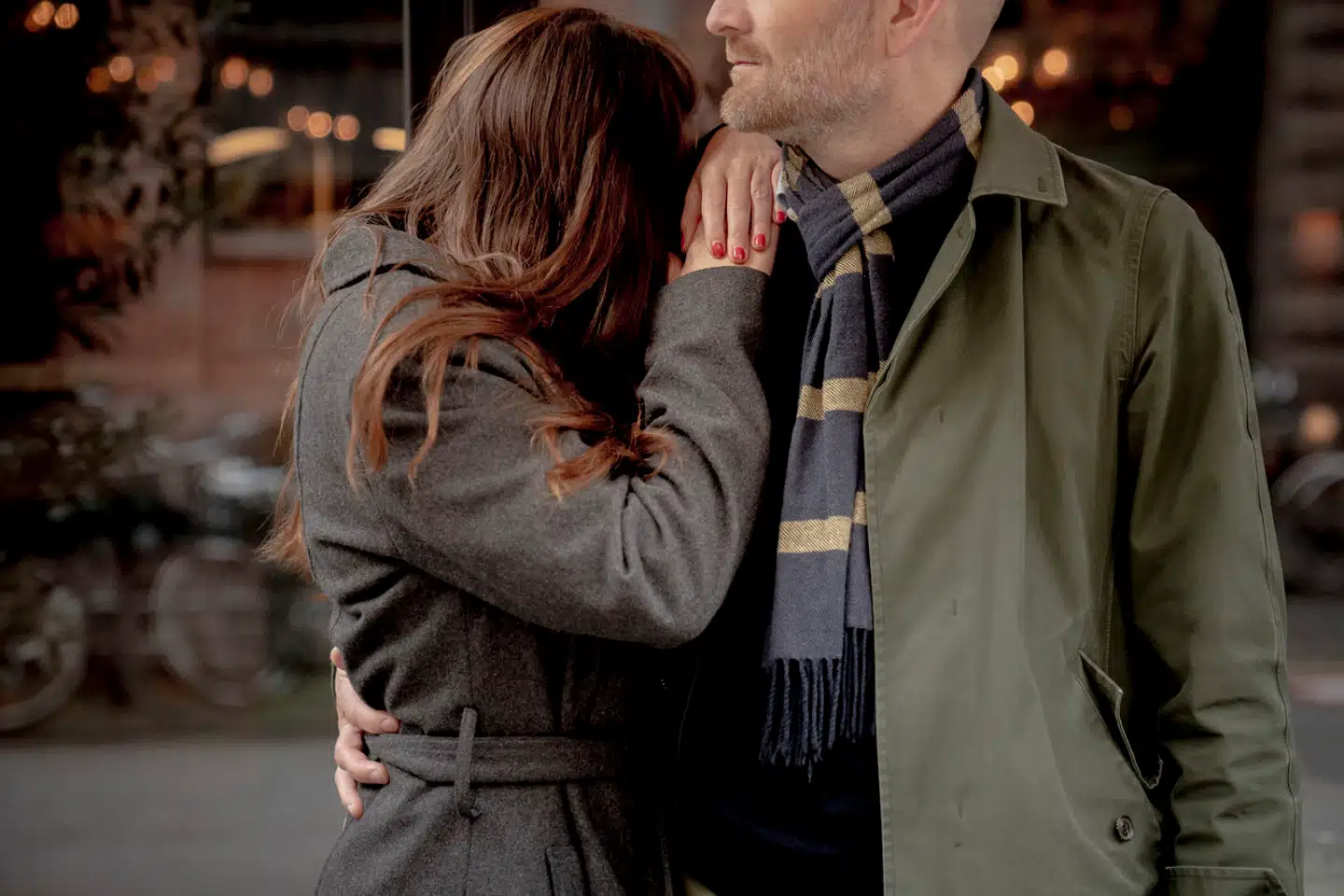 Kærligheden har det svært, og vi er i høj grad selv skyld i, at det går dårligt. Men du kan selv gøre meget for at ændre de dårlige vaner, påpeger ekspert.