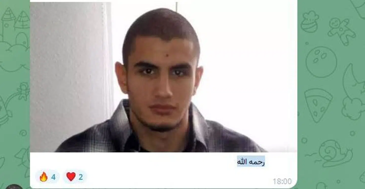 Billedet af den danske terrorist, som stod bag angrebet på Krudttønden og synagogen i København, Omar El-Hussein, er også blevet delt i gruppen. Her ledsaget af teksten på arabisk »Må Gud have barmhjertighed med ham.«