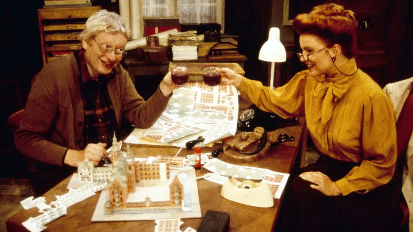 Jesper Klein og Jeanne Boel i 'Alletiders jul' som rigsarkivar Bertramsen og frøken Brahe.
