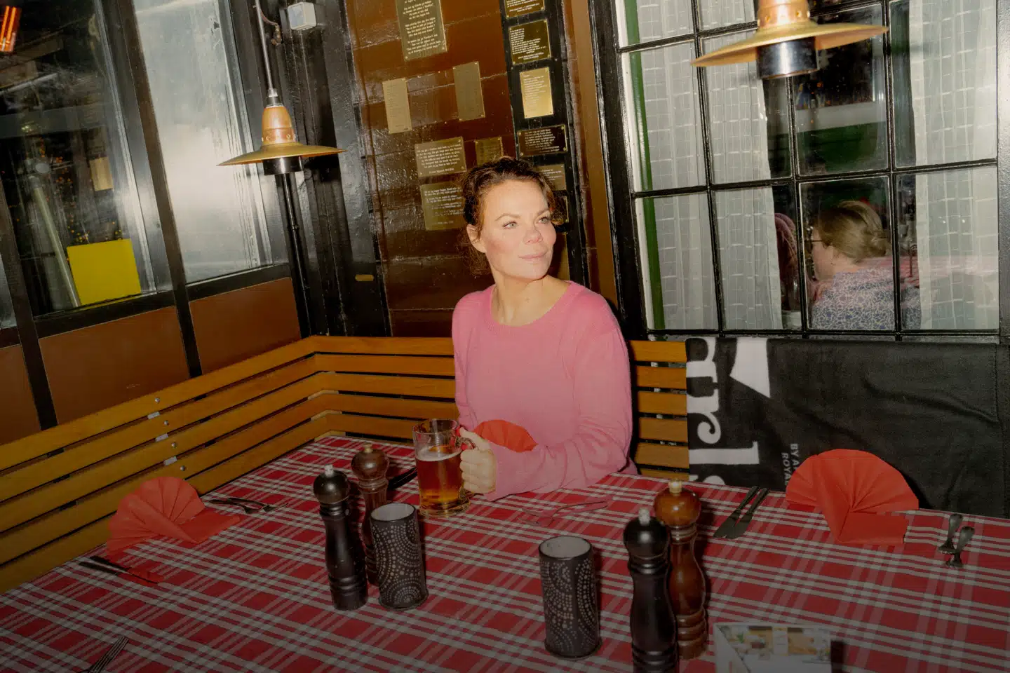 Ditte Okman fortæller om sit møde med sin nyeste kæreste. Det stod ikke nødvendigvis i stjernerne, at Ditte skulle få en ny kæreste, men det fik hun. Alligevel holder hun sig realistisk om, at kærligheden ikke altid er evig. Det har hun oplevet før. Et tidspunkt, hvor hun troede, at hun skulle være alene for evigt.