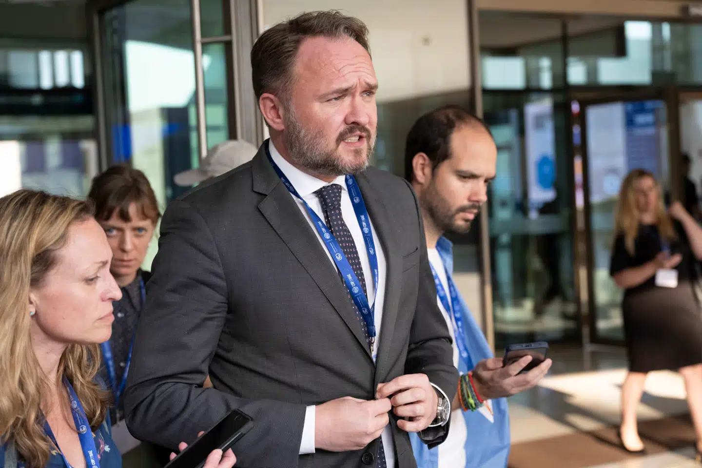 Vores globale klimaminister, Dan Jørgensen, forsøger at bilde os ind, at han kæmper for at stoppe olie- og gasproduktion, skriver Theresa Scavenius.