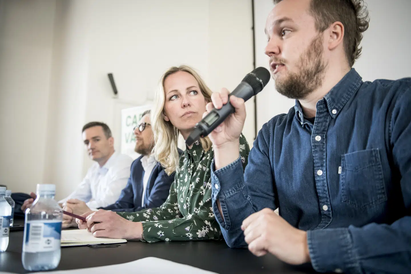 Socialdemokratiets og SF's fødevareordførere, Ida Auken (i midten) og Carl Valentin (til højre), er begge glade for, at Det Økologiske Spisemærke bevares, men er dybt uenige om forløbet dertil. (Arkivfoto).