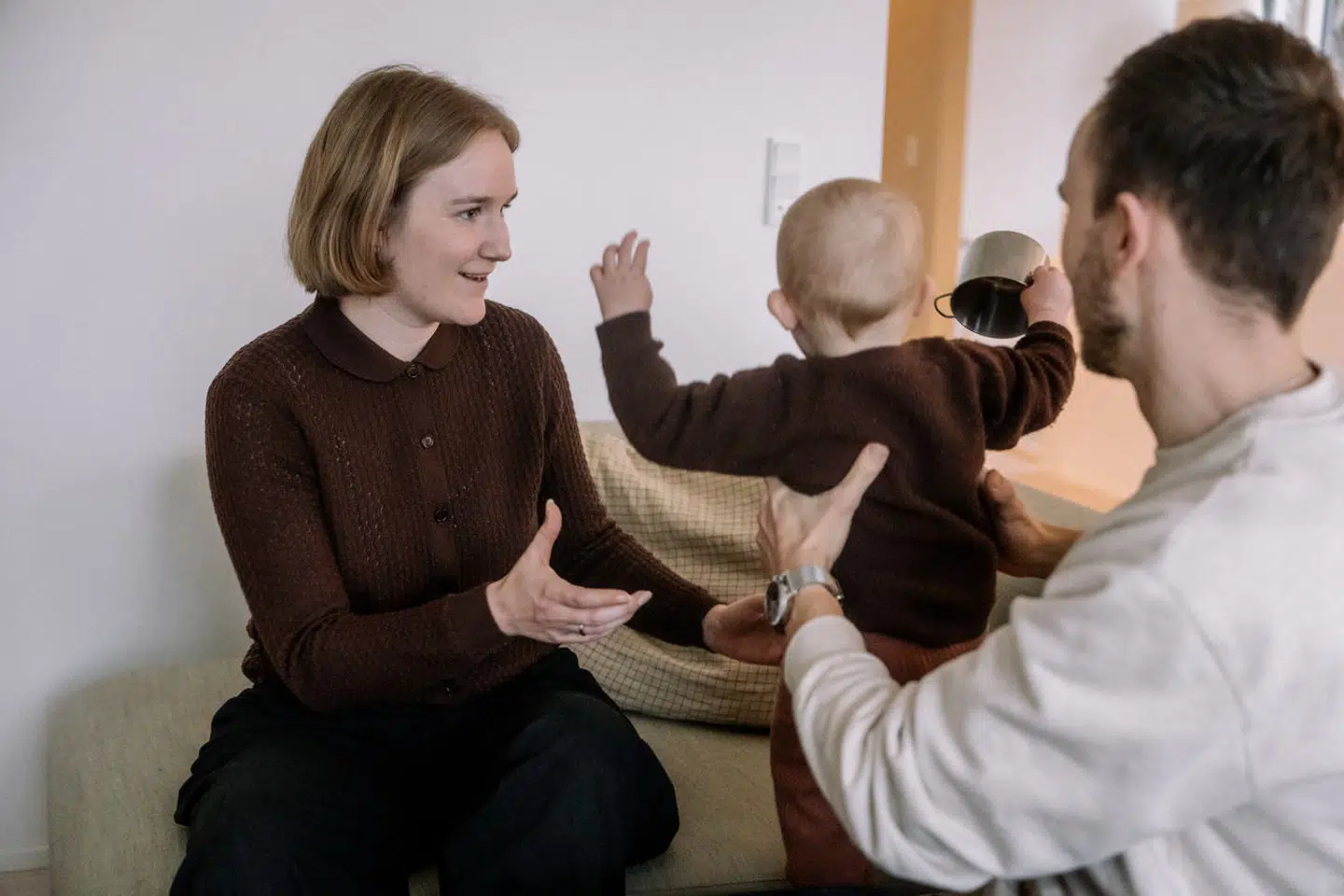 Det er tre uger siden, at Agathe stoppede i vuggestuen i Brønshøj. I de tre uger har hun for det meste kun været i sine forældres selskab.