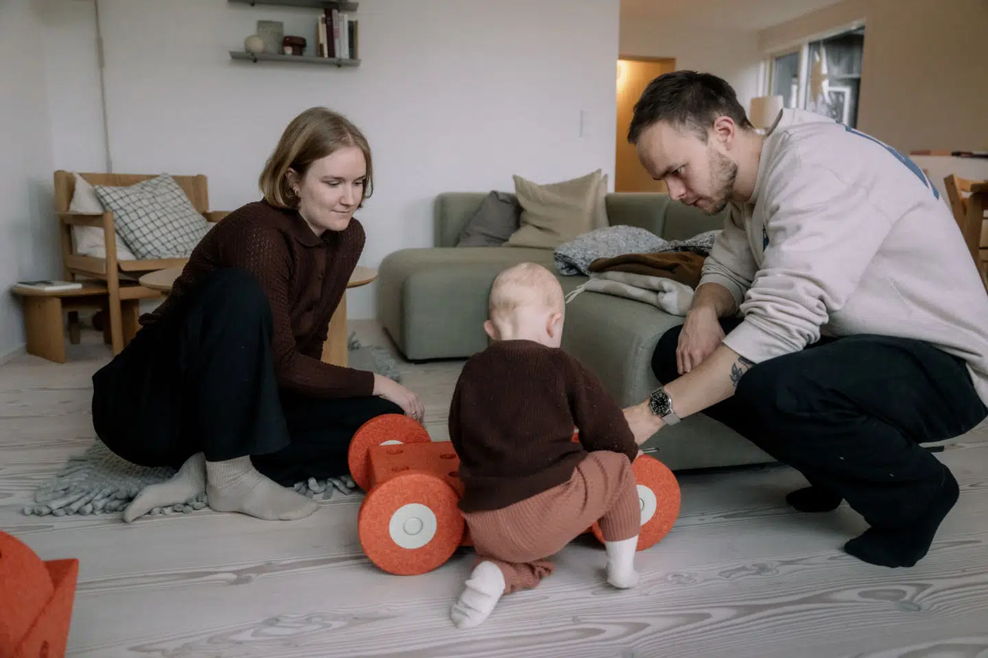 I hjemmet i Brønshøj prøver familien Patrzalek Kaas at få hverdagen til at hænge sammen, efter at de har valgt at tage Agathe ud af vuggestuen.