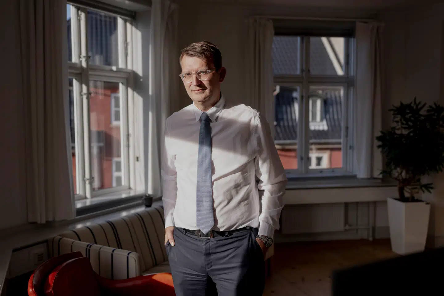 Udtalelser fra Nye Borgerlige og Dansk Folkeparti om støtten til Ukraine får en hård medfart hos forsvarsminister Troels Lund Poulsen (V).