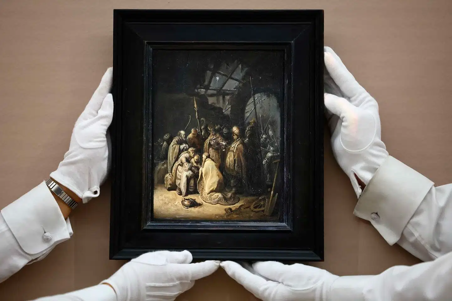 »Kongernes tilbedelse« blev genfundet i 1950erne, og blev omtalt som et Rembrandt-værk indtil den tyske kunsthistoriker Kurt Bauch i 1960 beskrev værket som fra Rembrandt-skolen – og altså ikke Rembrandt selv – i sit katalog over Rembrandt-værker.