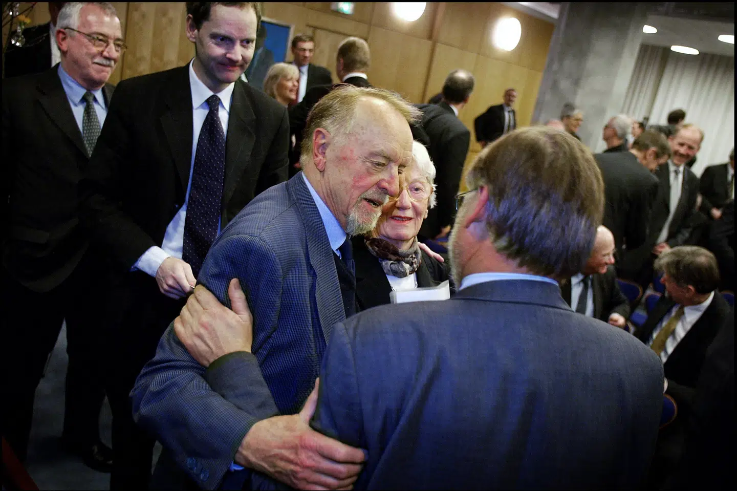 Erling Bjøl modtog i 2004 Den Berlingske journalistpris som anerkendelse af hans mangeårige virke som journalist og forfatter. (Arkivfoto).