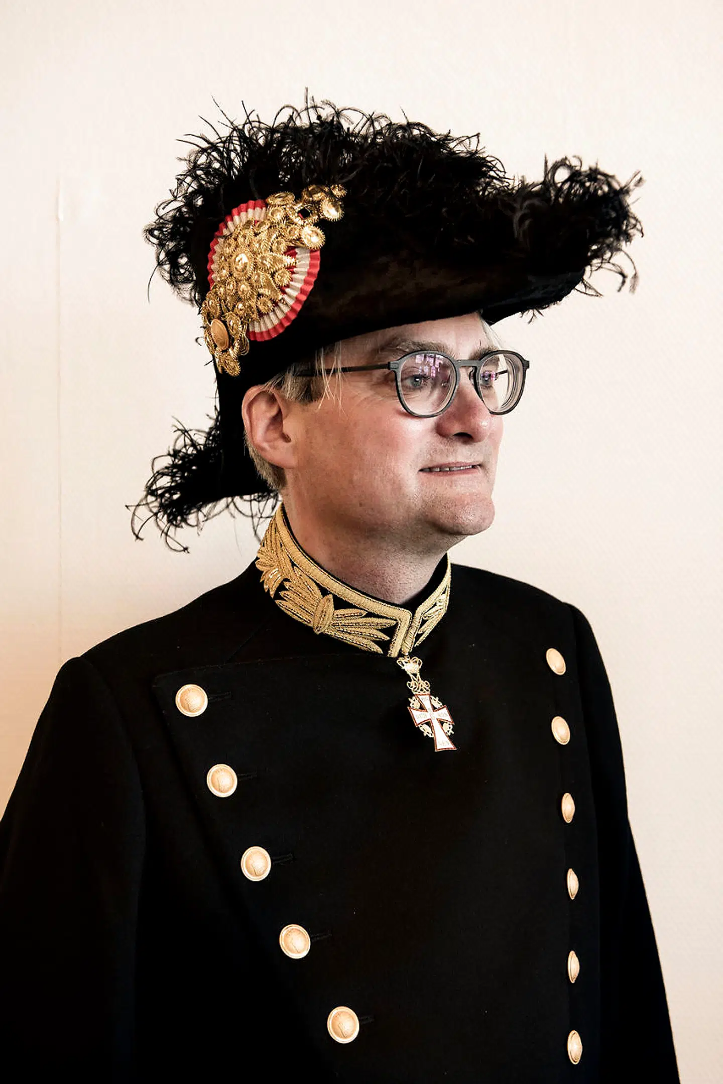 I 2018 forlod Søren Pind både Uddannelses- og Forskningsministeriet og dansk politik. Det gjorde han med pompt og pragt, da han iført ministeruniform overdragede ministeret til Tommy Ahlers.