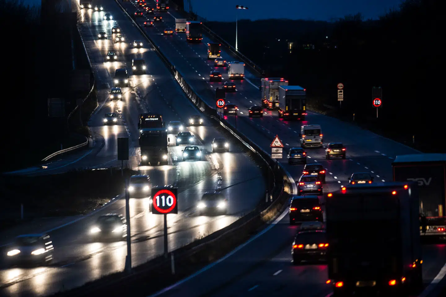 Når danskerne skal ud i trafikken eller gennem landet for at holde jul med familien, regner 81 procent af de rejsende med at vælge bilen. Arkivfoto
