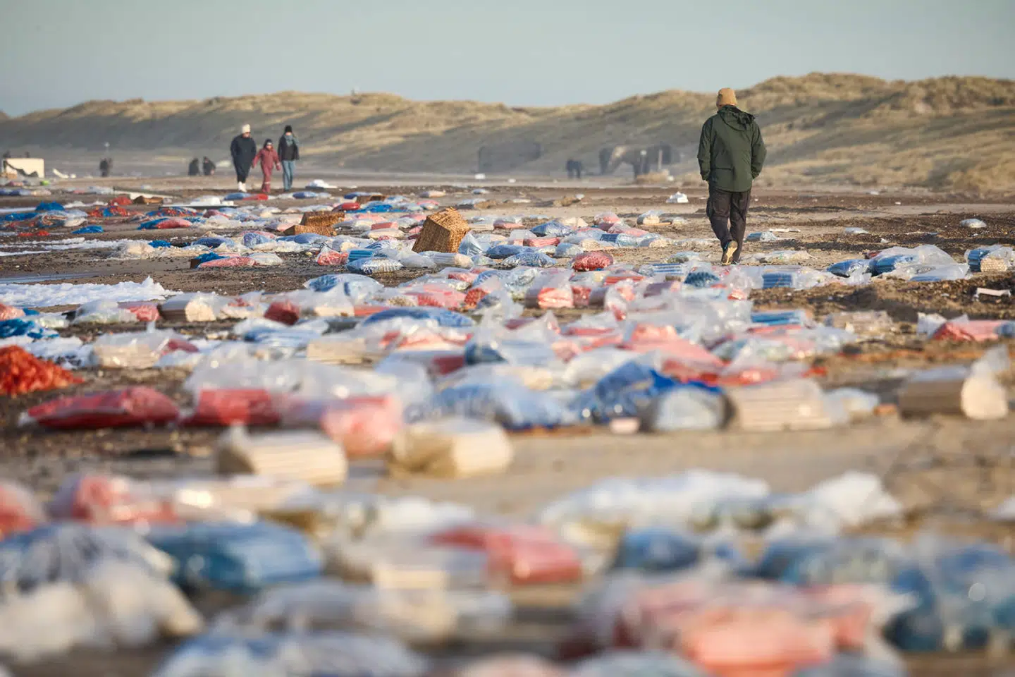 Området mellem Tranum og Slette strand hvor flere containere er strandet efter at være tabt i Nordsøen under stormen Pia. Lørdag den 23. december.
