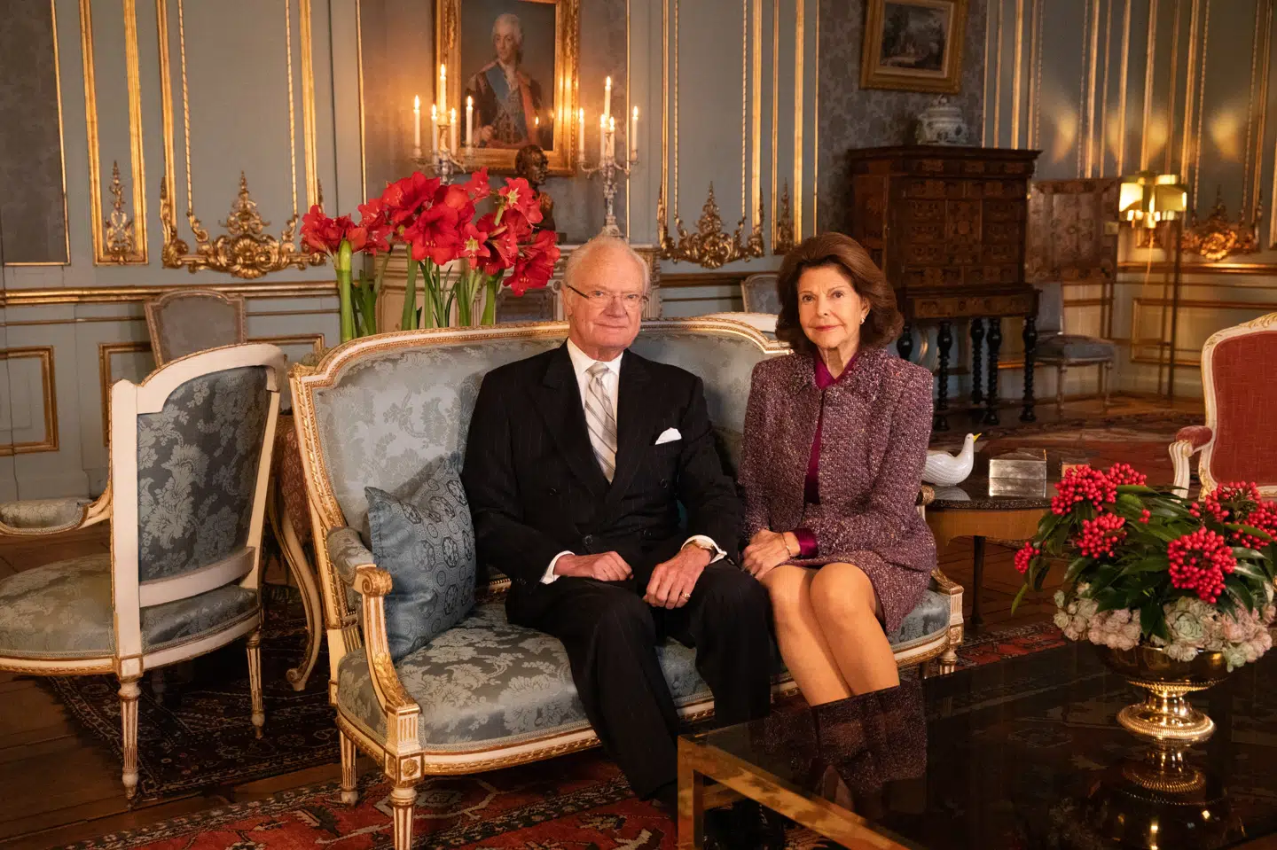 Kong Carl XVI Gustaf og dronning Silvia på det officielle julefoto fra det svenske hof.