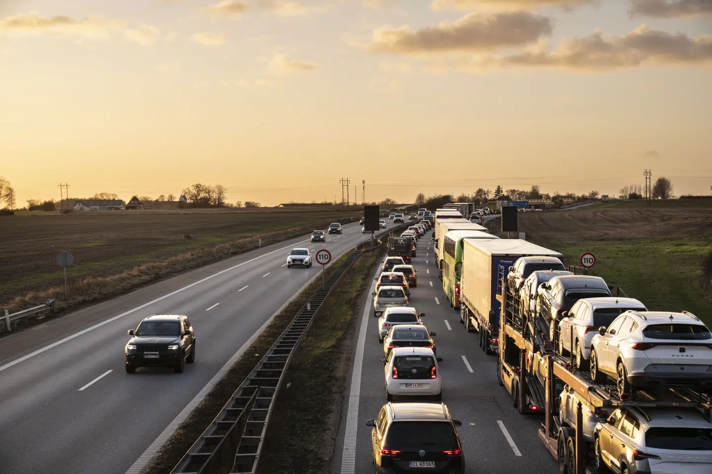 Hvis man kan vente til onsdag den 27. december med at sætte sig i bilen og køre hjem, forventer Vejdirektoratet derimod, at trafikken vil blive afviklet uden større forsinkelser. (Arkivfoto).
