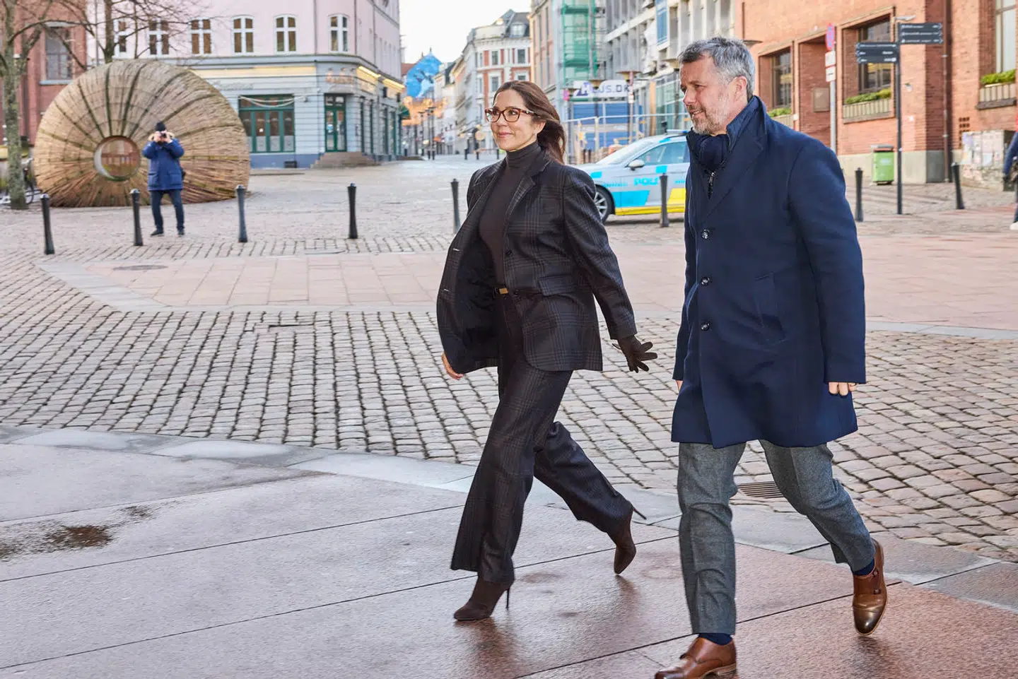 Kronprinsparret, kronprins Frederik og kronprinsesse Mary ankommer til højmesse juledag i Aarhus Domkirke, mandag den 25. december 2023.