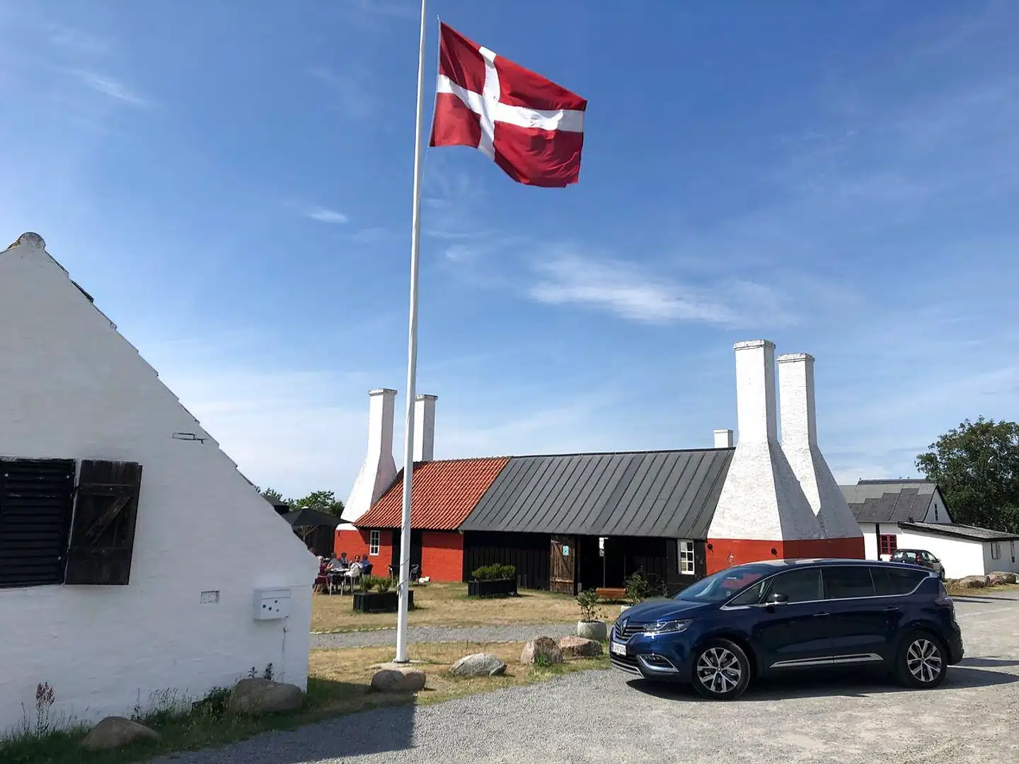 Renault Espace er den originale europæiske MPV. Med de store hjul har den en aura af SUV. Alligevel lader det tid, at tiden er ude for de store MPVer, og deres plads bliver i stedet taget af syvpersoners SUVer.