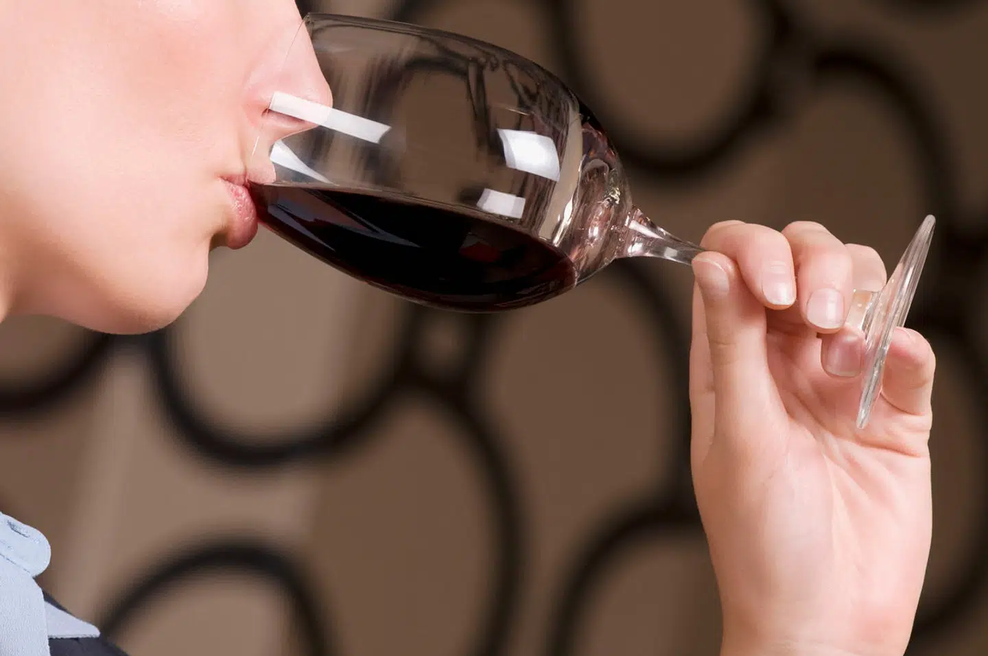 Forskere er positivt stemt over »Dry January«, som de mener er en god idé, hvis man ellers følger Sundhedsstyrelsens anbefalinger til alkohol. Bare ikke, hvis man er afhængig. Så skal man derimod søge professionel hjælp, da abstinenserne kan være livsfarlige.