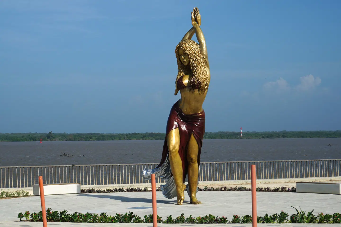 Shakira forældre var med til at overvære indvielsen af statuen tirsdag.