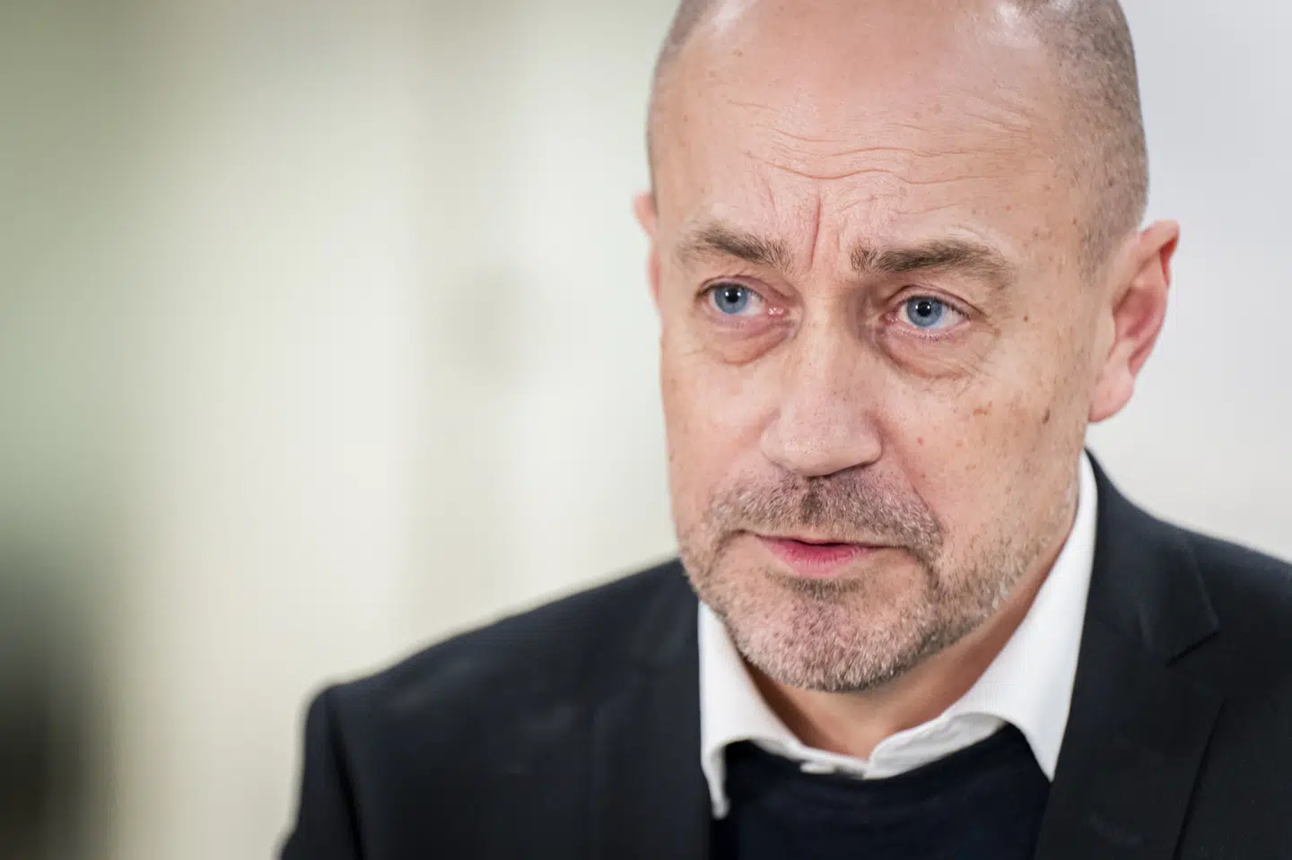 Det er ikke tilfredsstillende, at Mærsk først onsdag har sat gang i oprydning efter tabte containere, siger miljøminister Magnus Heunicke (S) til Ekstra Bladet. Men det er for tidligt at sige, om der har været brister i Mærsks arbejde, mener han. (Arkivfoto).
