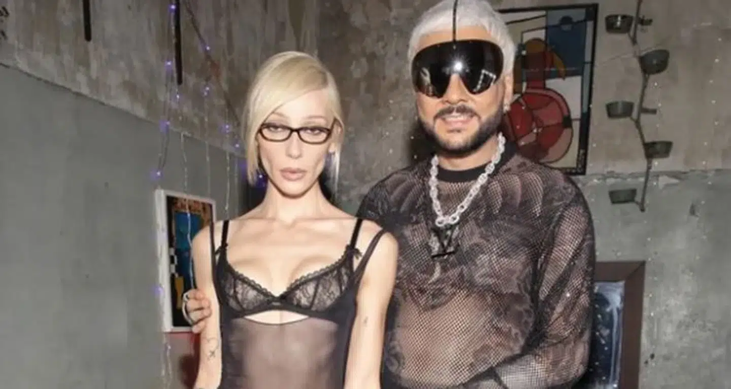 Nastya Ivlejeva har lagt dette billede af sig selv og superstjernen Filipp Kirkorov op fra festen på sin Instagram-profil.