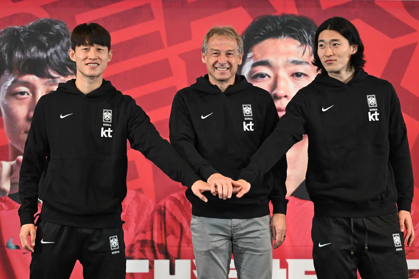 FCM-angriberen Cho Gue-sung (til højre) og Lee Jae-sung fra Mainz (til venstre) er en del af Jürgen Klinsmanns (i midten) udvalgte.