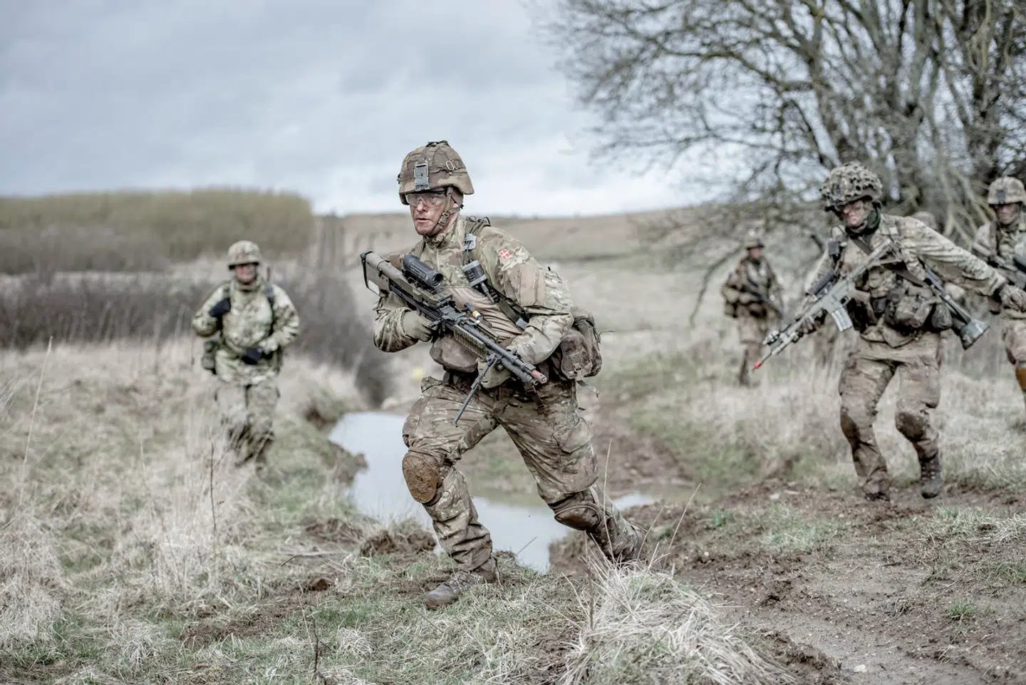 En genopbygning af Forsvaret kræver en kæmpe indsats hurtigt. Forsvaret skal skabe et nyt produktionsapparat, hvor man kan producere de enheder, der skal opstilles – også i form af reserver, skriver Lars Bangert Struwe.