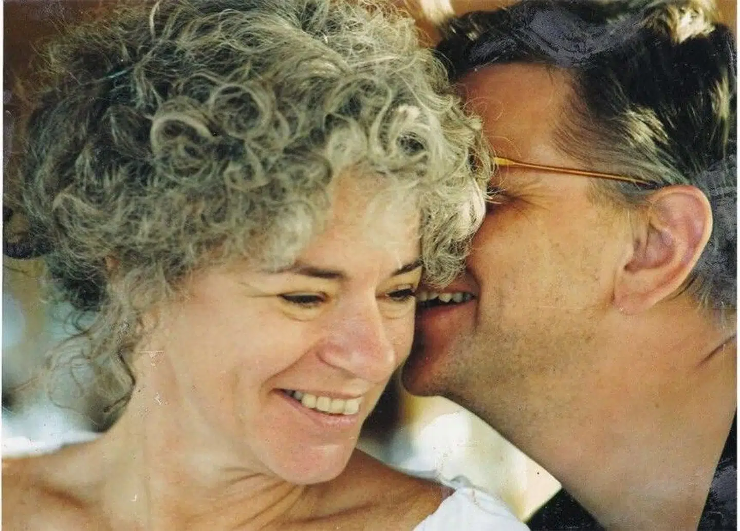 Ebbe Preisler og han nu afdøde kone, Marriann. I flere medier har de tidligere fortalt, at de ønskede, at aktiv dødshjælp var lovligt i Danmark, så de kunne få nogle selvmordspiller.