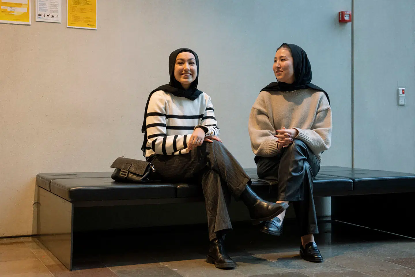 Mariam Ahmad og Aziza Falah er en del af større tendens blandt unge. De foretrækker at finde deres nyheder på sociale medier.