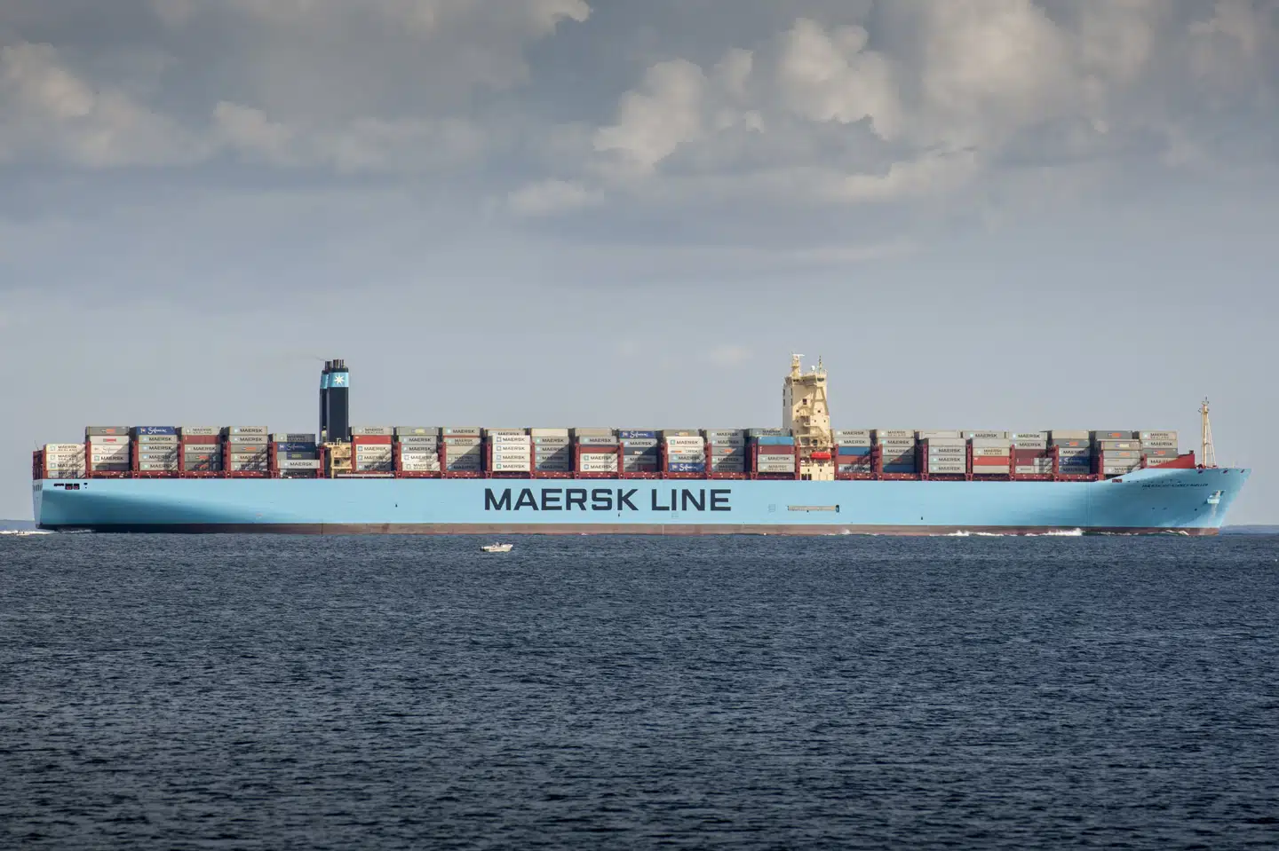 De amerikanske krigsskibe "USS Gravely" og "USS Laboon" har bistået med hændelsen, der gik ud over containerskibet "Maersk Hangzhou". (Arkivfoto).