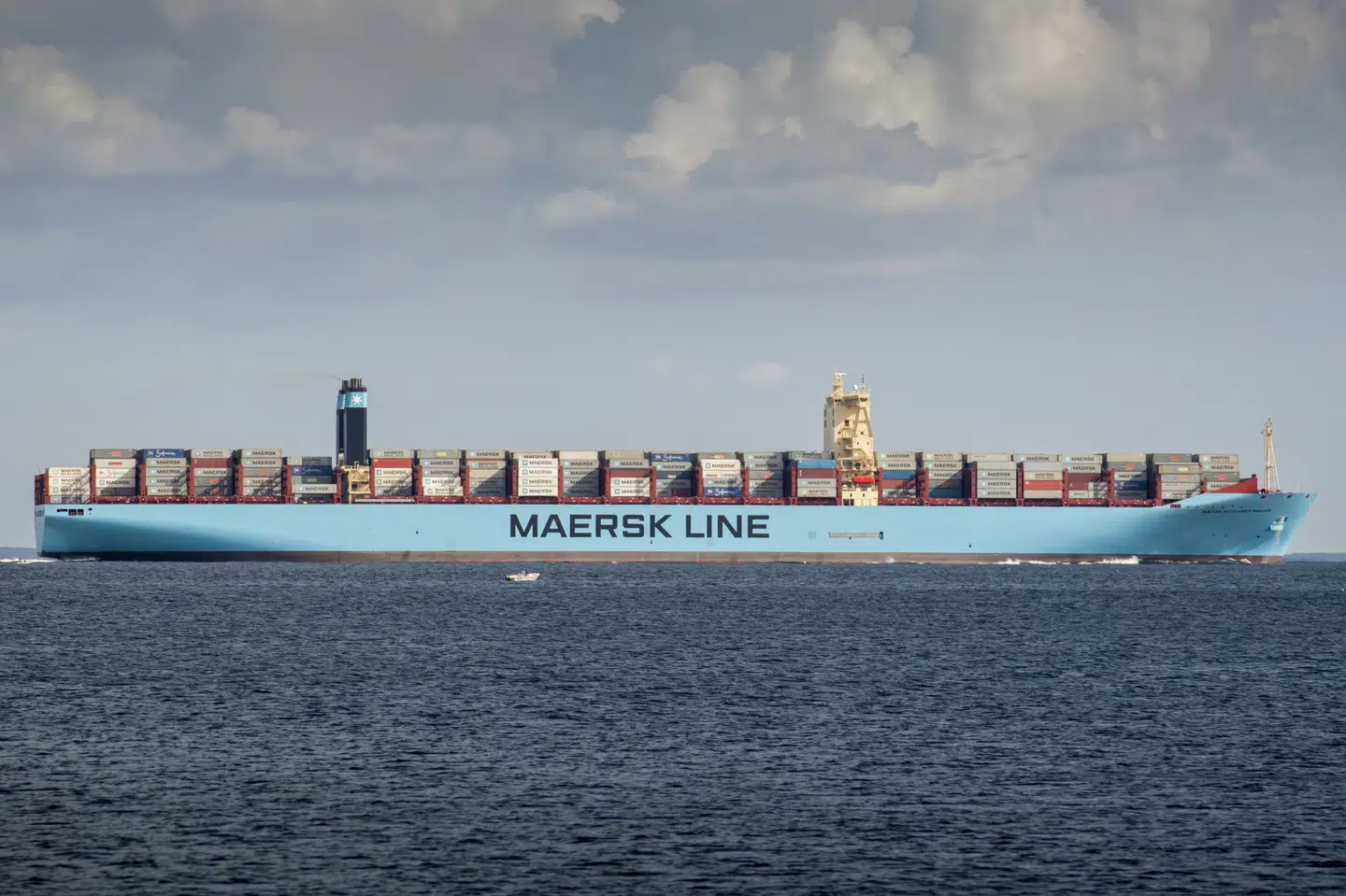 De amerikanske krigsskibe "USS Gravely" og "USS Laboon" har bistået med hændelsen, der gik ud over containerskibet "Maersk Hangzhou". (Arkivfoto).