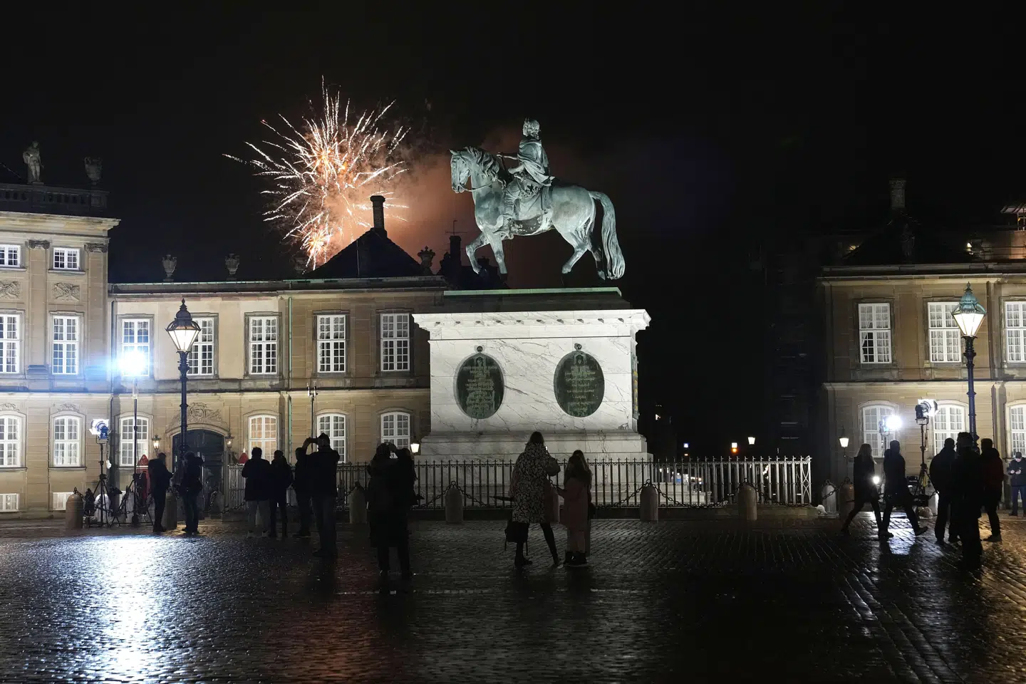Livgarden står klar uden for Christian IX's Palæ, når dronningen taler nytårsaften. (Arkivfoto)