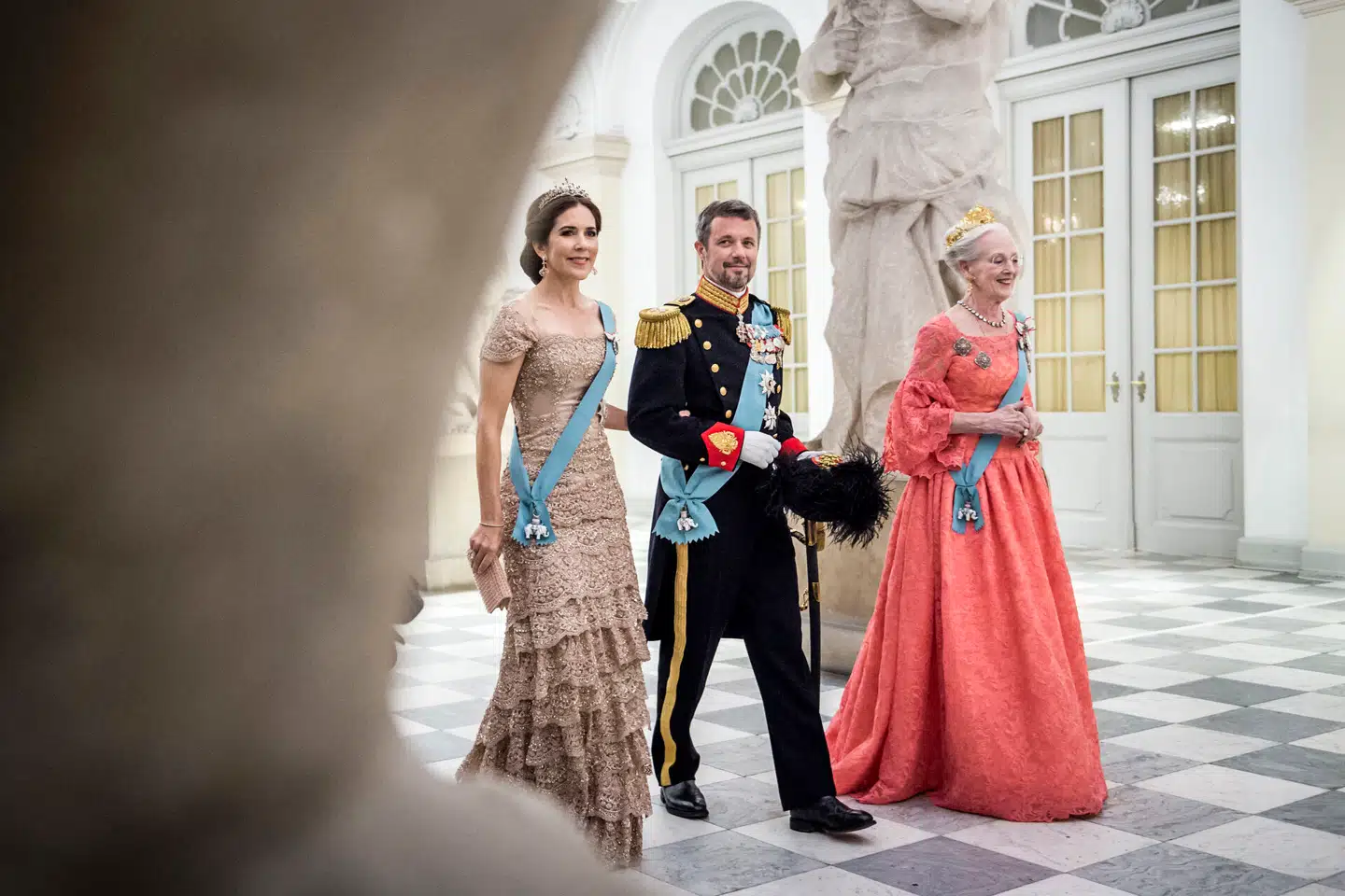 Dronning Margrethe træder af i 2024.