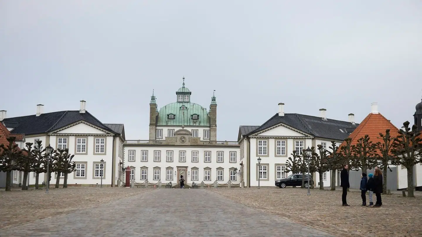 Her ses Fredensborg Slot.