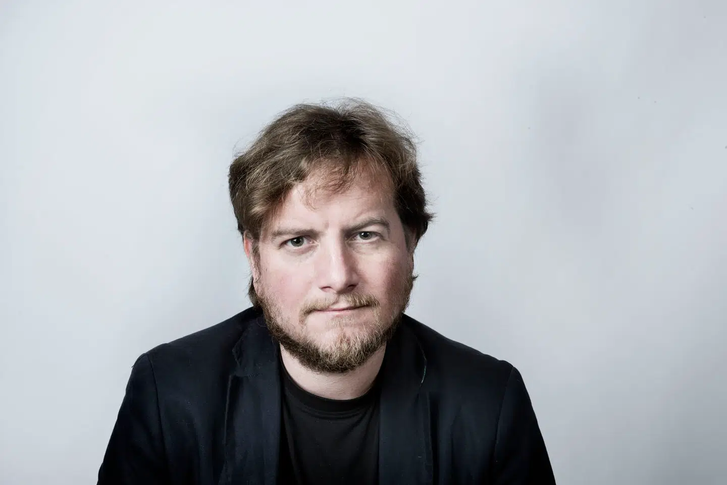 Når Mikkel Andersson indstilles til Fonsmark-prisen, skyldes det ikke mindst hans tid som chefredaktør på det borgerlige netmedie Kontrast, som han lancerede i 2020.