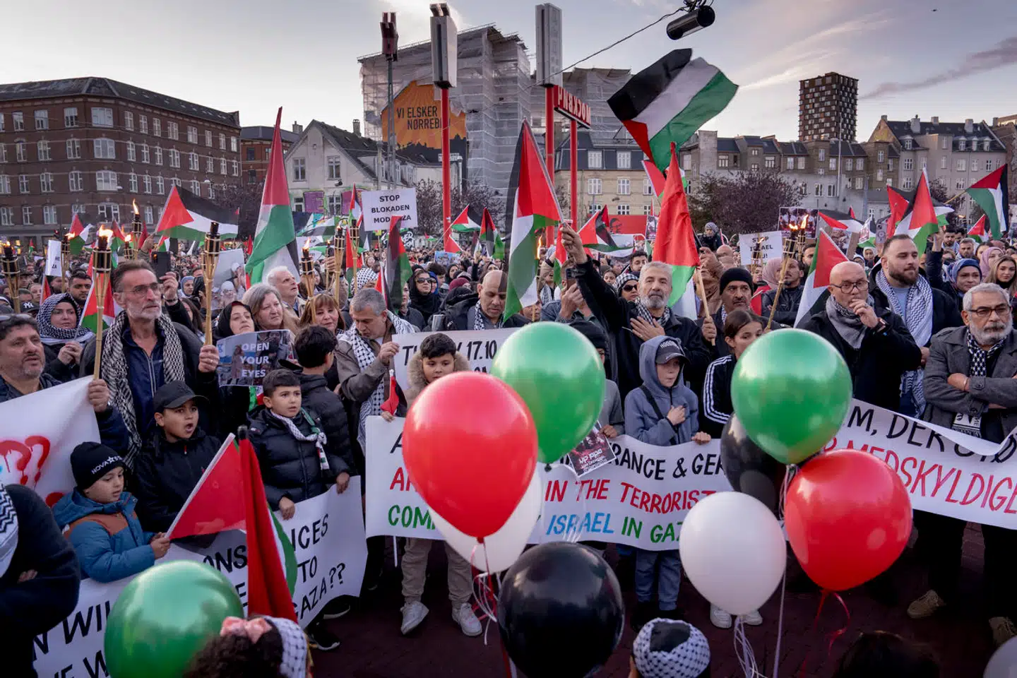 En kortlægning udarbejkdet af Information viser, at en dansk organisation har støttet Hamas-skoler. Billedet viser en pro-palæstinensisk demonstration på Den Røde Plads i København.