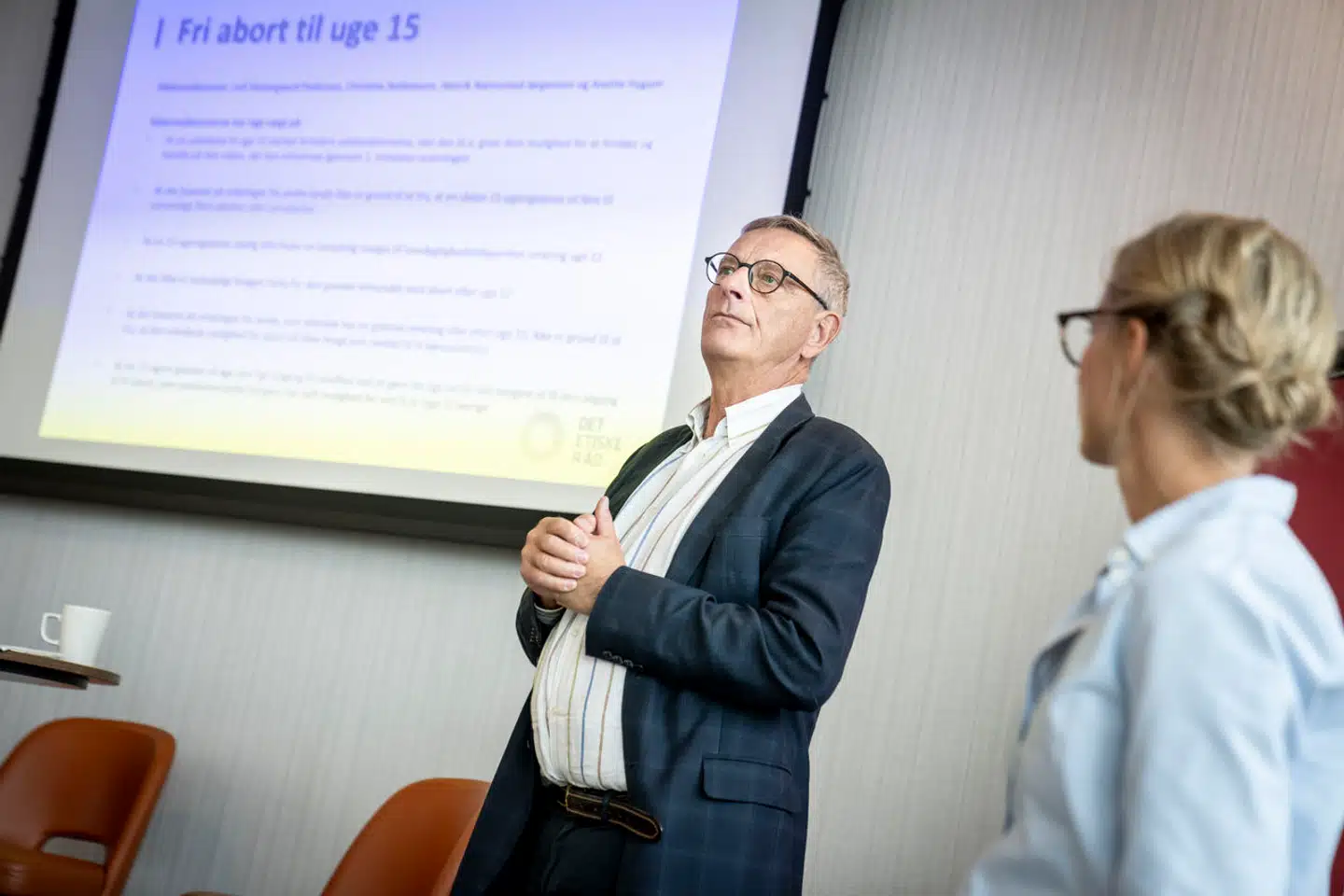 Det er på tide, at debatten om aktiv dødshjælp tages op for alvor, mener Frederik Germann. Her holder Det Etiske Råd pressebriefing om abortgrænse og aktiv dødshjælp 25. september 2023.