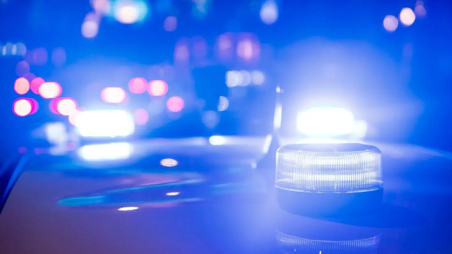 Betjente kom til stedet lidt efter 02.30, hvor de fik anmeldelsen.